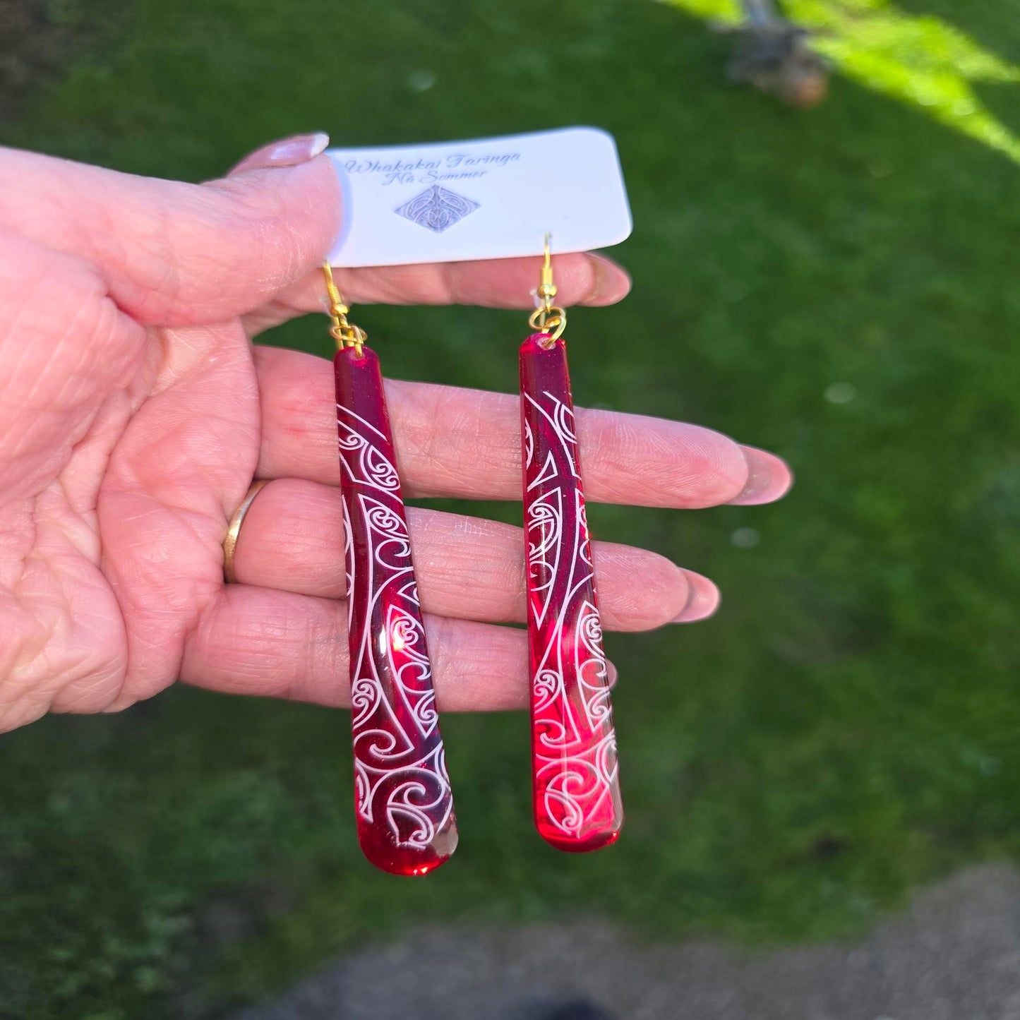 Manawa Whero Roa | Long teardrop